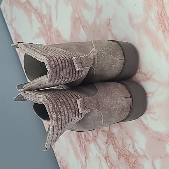 EUC Splendid Sloane Gray Suede Lace Up Ankle Boot Sz 8M - Picture 4 of 9